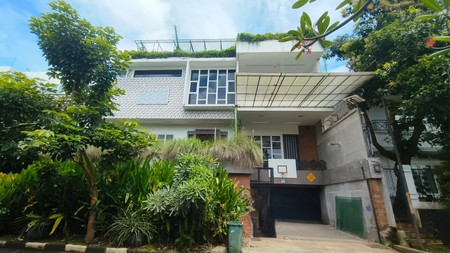 Rumah Nuansa Tropis di Vila Cinere Mas, Nyaman dan Aman