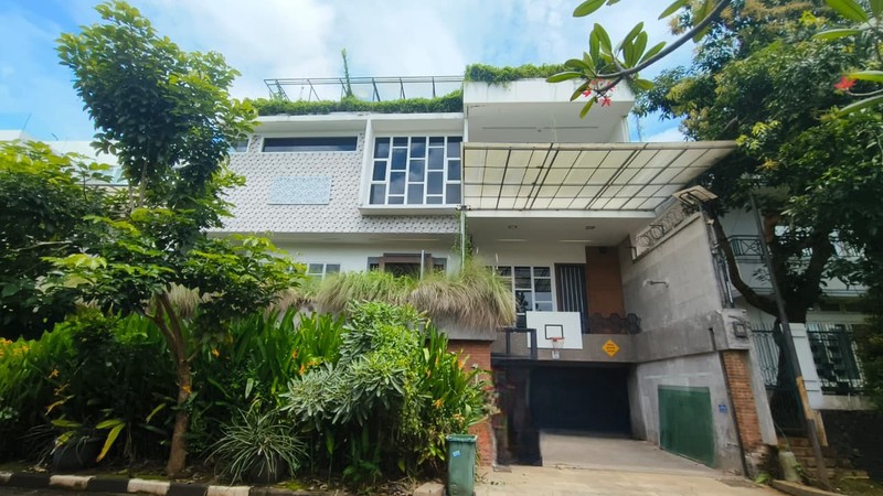 Rumah Nuansa Tropis di Vila Cinere Mas, Nyaman dan Aman