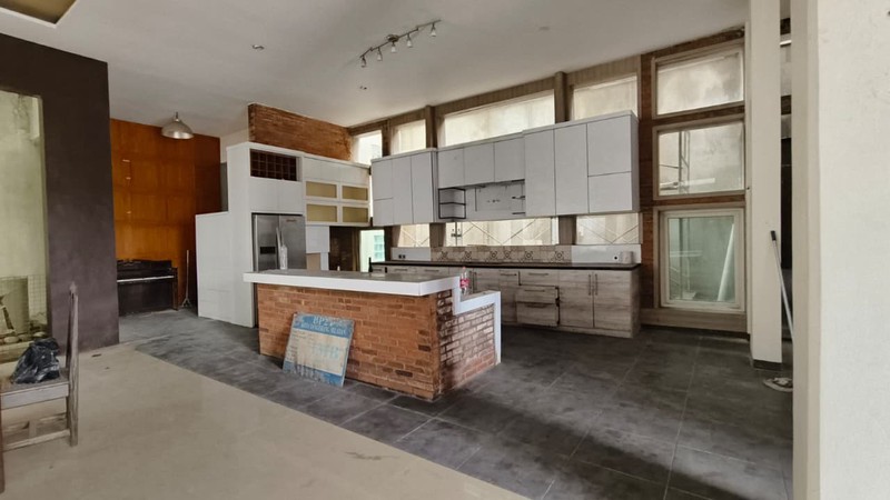 Rumah Nuansa Tropis di Vila Cinere Mas, Nyaman dan Aman