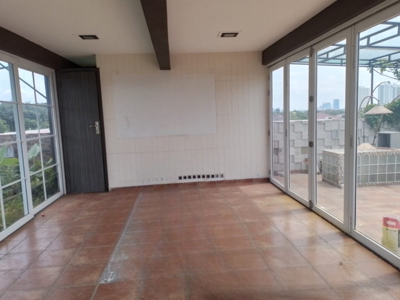 Rumah Nuansa Tropis di Vila Cinere Mas, Nyaman dan Aman