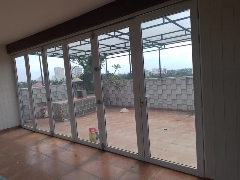 Rumah Nuansa Tropis di Vila Cinere Mas, Nyaman dan Aman