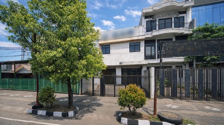 Tanah & Bangunan (Rukan) Strategis di Jl. Raya Solo Baru, Cocok Untuk Bisnis Maupun Usaha 