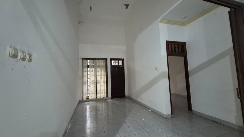 Dijual Rumah Strategis Tebet Utara - 2 Lantai, Lingkungan Aman