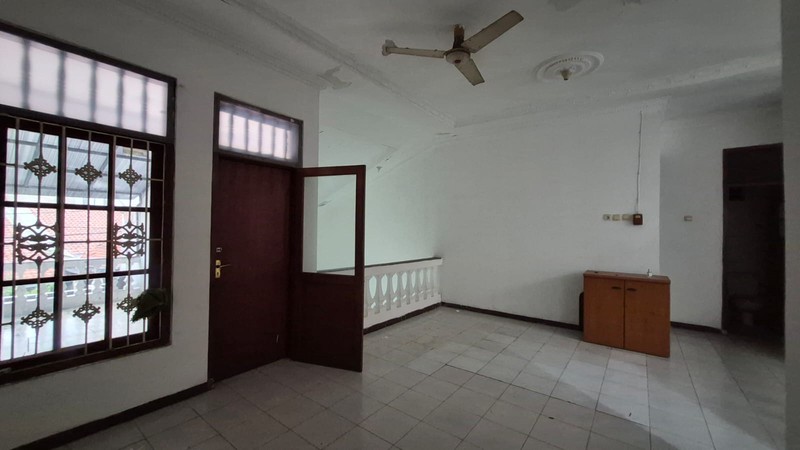 Dijual Rumah Strategis Tebet Utara - 2 Lantai, Lingkungan Aman