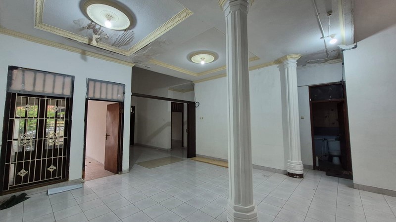 Dijual Rumah Strategis Tebet Utara - 2 Lantai, Lingkungan Aman