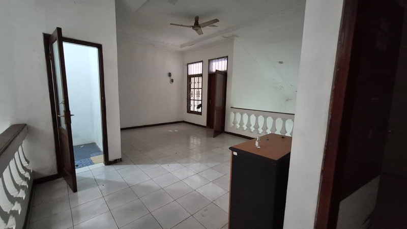 Dijual Rumah Strategis Tebet Utara - 2 Lantai, Lingkungan Aman