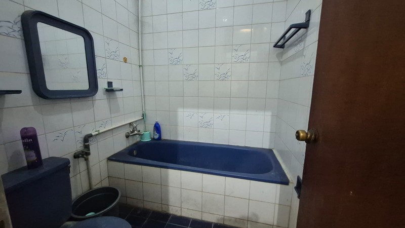 Disewakan Rumah 2 Lantai di Tebet Utara - 5+1 KT, Akses 2 Mobil, One Gate System