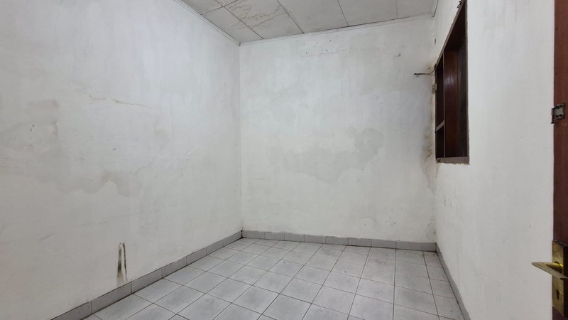 Disewakan Rumah 2 Lantai di Tebet Utara - 5+1 KT, Akses 2 Mobil, One Gate System