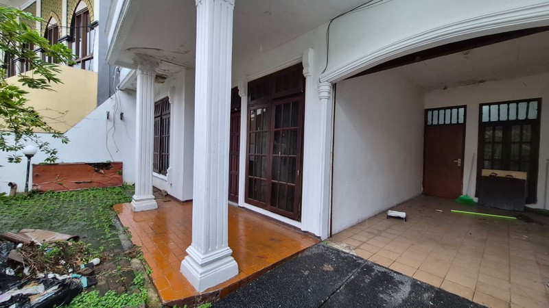 Disewakan Rumah 2 Lantai di Tebet Utara - 5+1 KT, Akses 2 Mobil, One Gate System