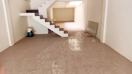 Ruko di Babatan Pantai Surabaya Timur, 2 Lantai, Renov, Siap Pakai... DISEWAKAN JUGA !!!  - JK -