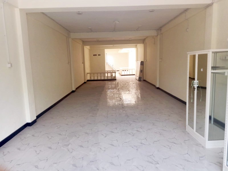 Ruko di Babatan Pantai Surabaya Timur, 2 Lantai, Renov, Siap Pakai... DISEWAKAN JUGA !!!  - JK -