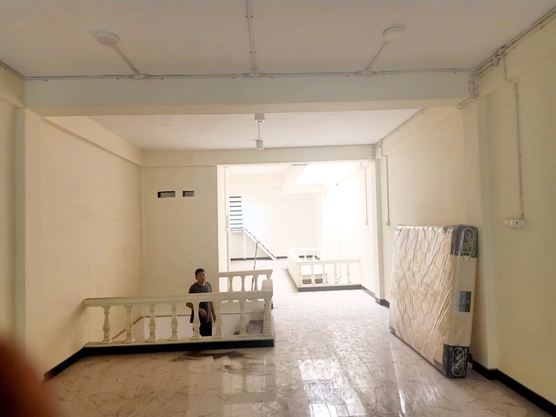 Ruko di Babatan Pantai Surabaya Timur, 2 Lantai, Renov, Siap Pakai... DISEWAKAN JUGA !!!  - JK -