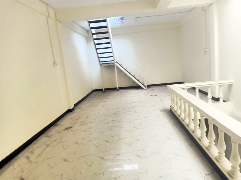 Ruko di Babatan Pantai Surabaya Timur, 2 Lantai, Renov, Siap Pakai... DISEWAKAN JUGA !!!  - JK -