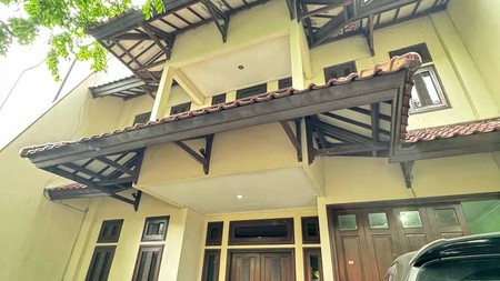 Rumah di Ngagel Jaya Surabaya Timur, 3 Lantai, Strategis, bisa untuk rumah tinggal / kantor - JK -