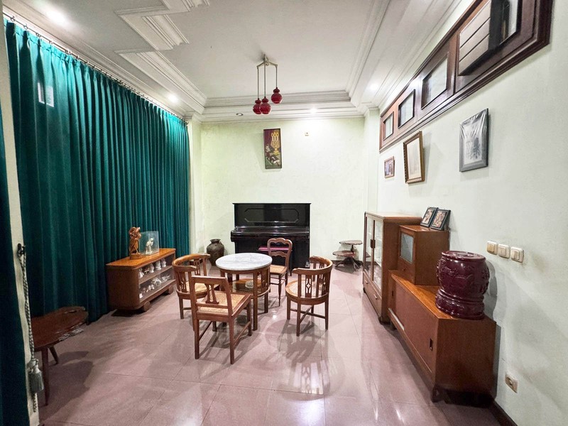 Rumah di Ngagel Jaya Surabaya Timur, 3 Lantai, Strategis, bisa untuk rumah tinggal / kantor - JK -