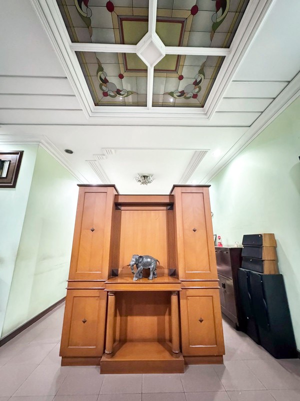 Rumah di Ngagel Jaya Surabaya Timur, 3 Lantai, Strategis, bisa untuk rumah tinggal / kantor - JK -
