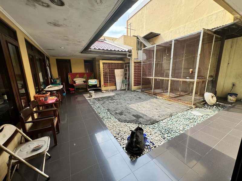 Rumah di Ngagel Jaya Surabaya Timur, 3 Lantai, Strategis, bisa untuk rumah tinggal / kantor - JK -