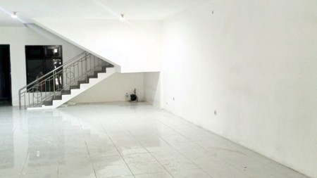 Rumah di Raya Mulyosari Surabaya Timur, 2 Lantai, Bagus + Terawat, min sewa 2 tahun !!! - JK -