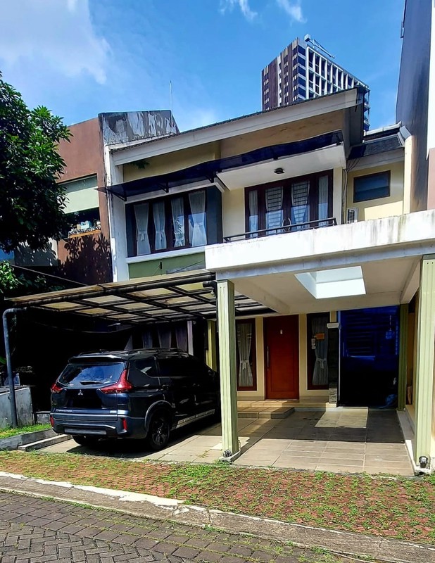 Rumah 3 Lantai siap huni di Delatinos BSD