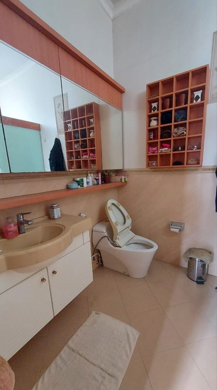 Rumah 3 Lantai siap huni di Delatinos BSD