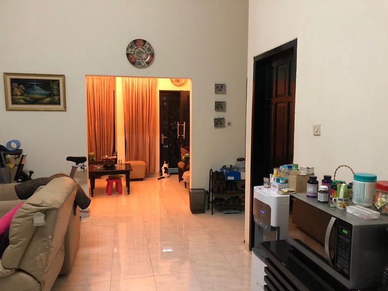 Rumah Taman Crysant Jalan Raya Kencana Loka Lokasi strategis cocok untuk Usaha