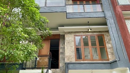 Rumah Town House di Cirendeu Siap Huni dekat ke MRT Lebak Bulus