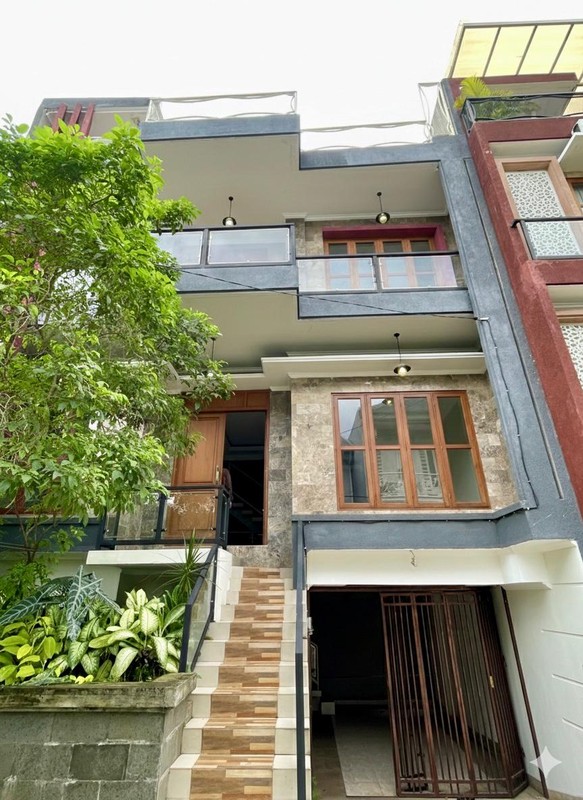 Rumah Town House di Cirendeu Siap Huni dekat ke MRT Lebak Bulus