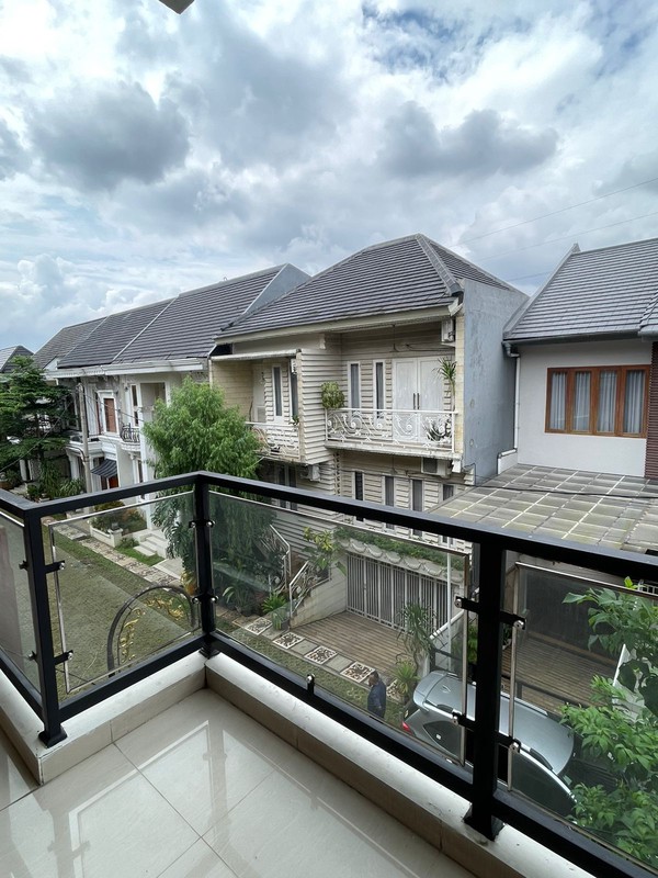 Rumah Town House di Cirendeu Siap Huni dekat ke MRT Lebak Bulus