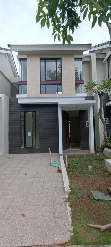 Rumah Dijual Northwest Lake Citraland Surabaya Barat  