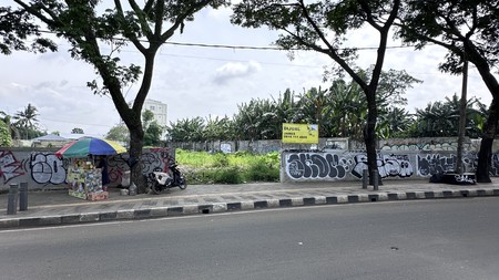 Lokasi sangat strategis hanya 2 menit atau 800 meter dari tol BSD/pintu tol Serpong BSD City