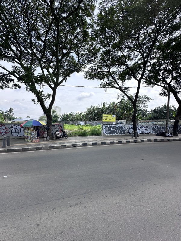 Lokasi sangat strategis hanya 2 menit atau 800 meter dari tol BSD/pintu tol Serpong BSD City