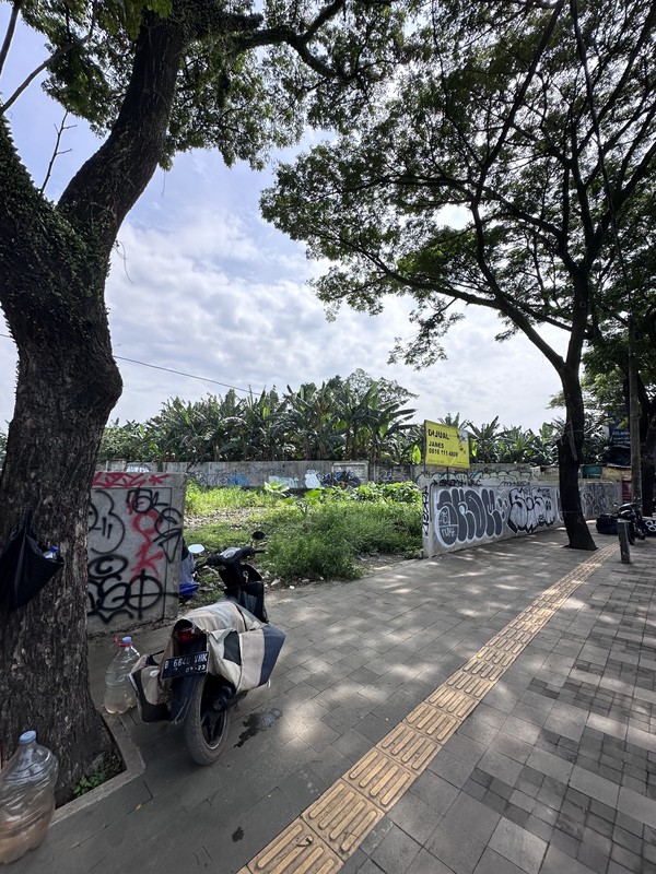 Lokasi sangat strategis hanya 2 menit atau 800 meter dari tol BSD/pintu tol Serpong BSD City
