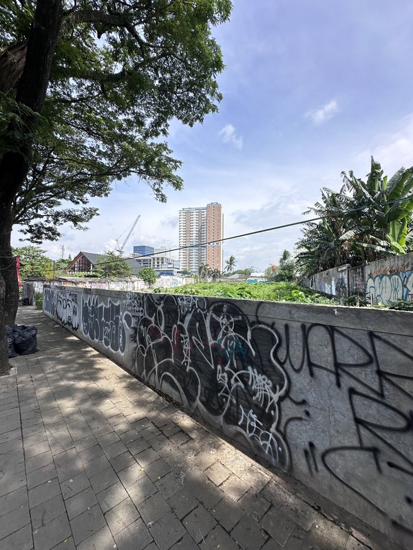 Lokasi sangat strategis hanya 2 menit atau 800 meter dari tol BSD/pintu tol Serpong BSD City