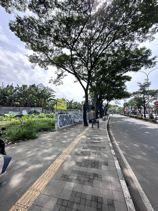 Lokasi sangat strategis hanya 2 menit atau 800 meter dari tol BSD/pintu tol Serpong BSD City