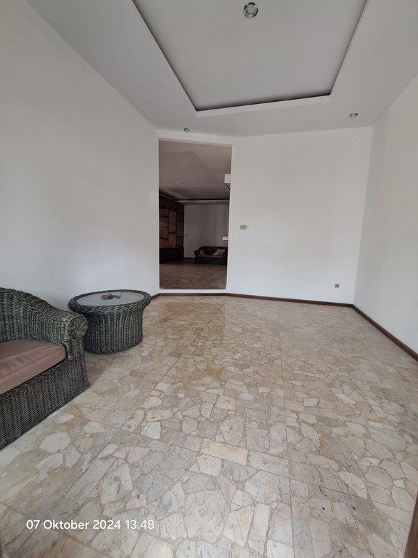 Rumah Elite Simprug Kebayoran Lama - Tanah Luas, Lokasi Strategis