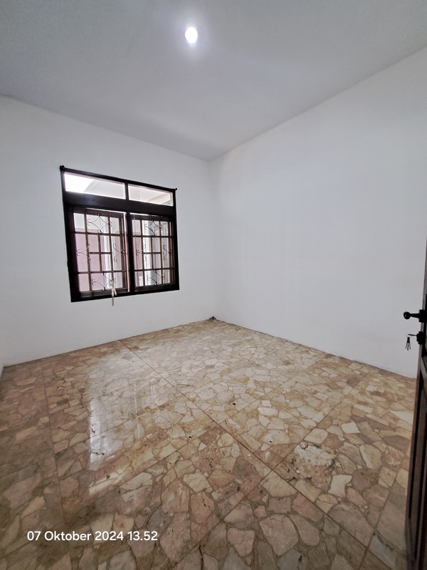 Rumah Elite Simprug Kebayoran Lama - Tanah Luas, Lokasi Strategis