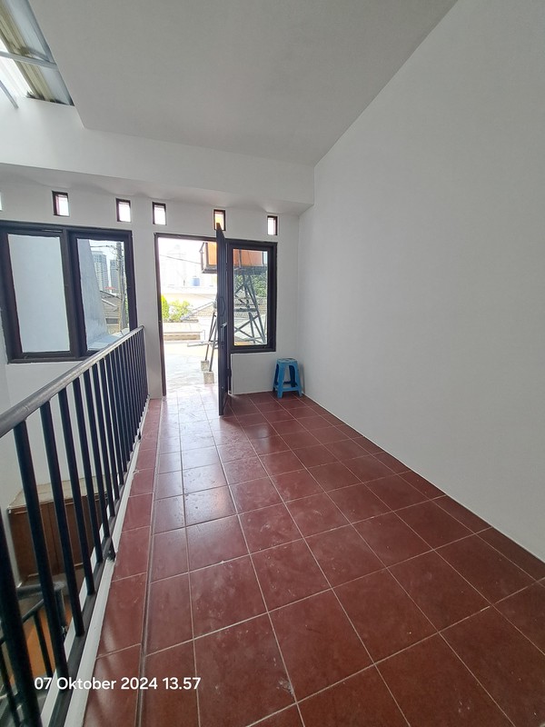 Rumah Elite Simprug Kebayoran Lama - Tanah Luas, Lokasi Strategis