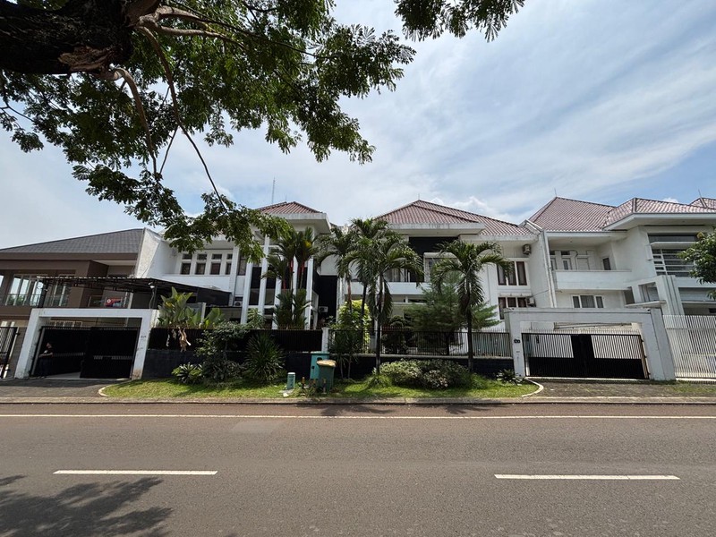 Harus Terjual - Rumah Gandeng di Boulevard Kota Wisata 