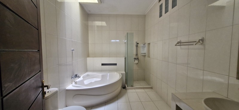 Harus Terjual - Rumah Gandeng di Boulevard Kota Wisata 