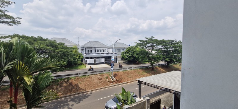 Harus Terjual - Rumah Gandeng di Boulevard Kota Wisata 