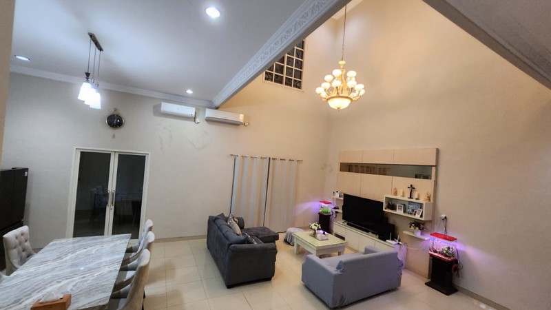 Jual Rumah Villa Bukit Regensi Pakuwon Indah Surabaya