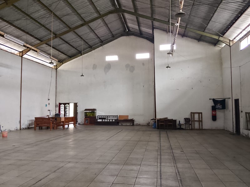 Investasi Strategis Rumah & Gudang Full Bangunan Dekat Terminal Secang Luas 1.000 Meter Persegi, Secang, Magelang