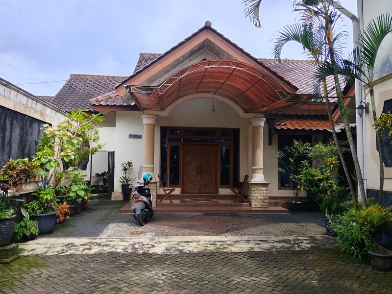 Investasi Strategis Rumah & Gudang Full Bangunan Dekat Terminal Secang Luas 1.000 Meter Persegi, Secang, Magelang