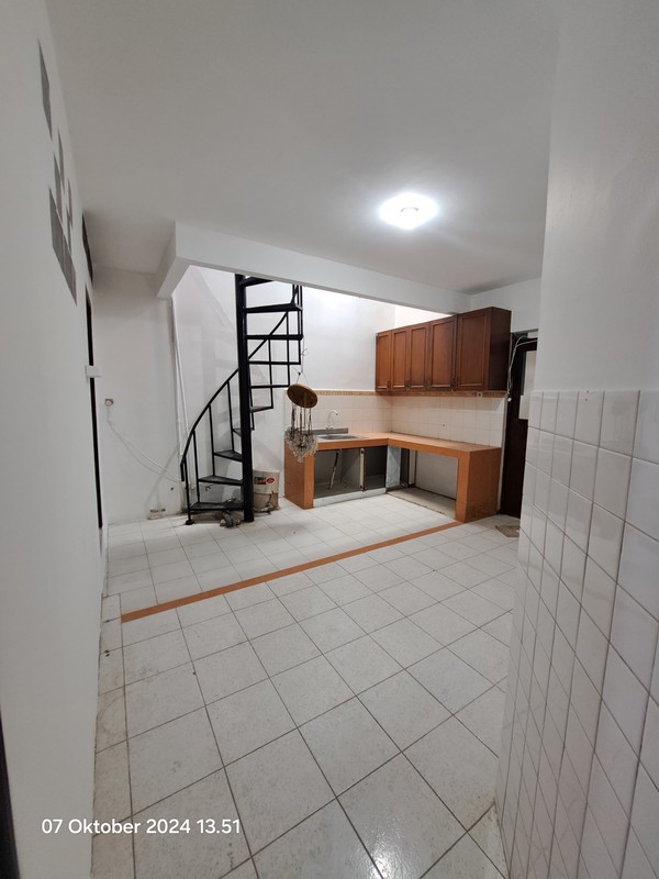 Rumah Elite Simprug Kebayoran Lama - Tanah Luas, Lokasi Strategis