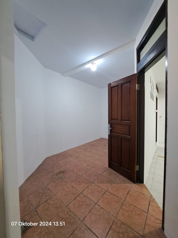 Rumah Elite Simprug Kebayoran Lama - Tanah Luas, Lokasi Strategis