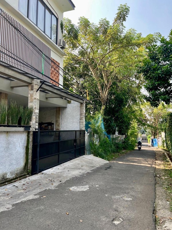 Alaya Cireundeu Lebak Bulus - Rumah Modern Semi Furnished Siap Huni