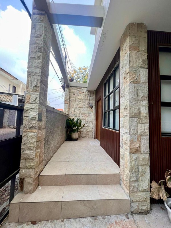 Alaya Cireundeu Lebak Bulus - Rumah Modern Semi Furnished Siap Huni