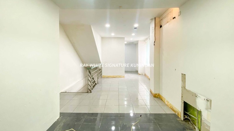 Ruko Hook 2 Bangunan di Jalan Fatmawati Raya - Cocok untuk Restoran/Kantor