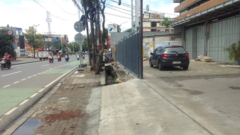 Gudang Dengan Lahan 200 m2, Strategis Ramai Di Jl. Dewi Sartika, Cawang, Dekat St. LRT Cawang