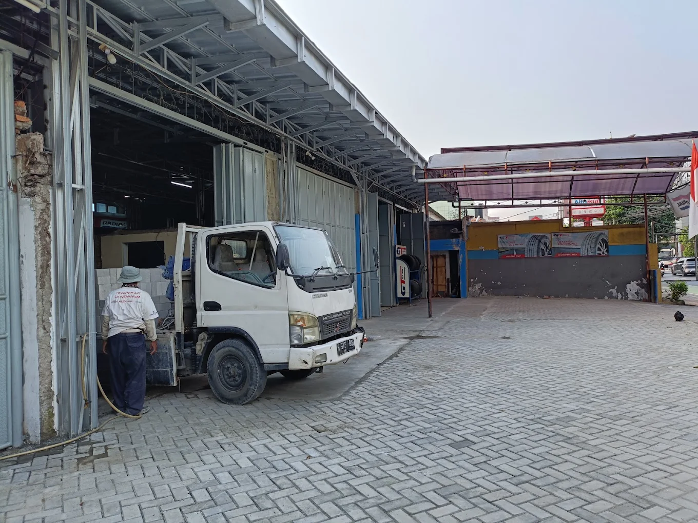 Gudang Dengan Lahan 300 m2, Strategis Ramai Di Jl. Dewi Sartika, Cawang, Dekat LRT Cawang